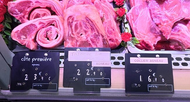 Carrefour Puylaurens butcher shop display case with roll-up price tags